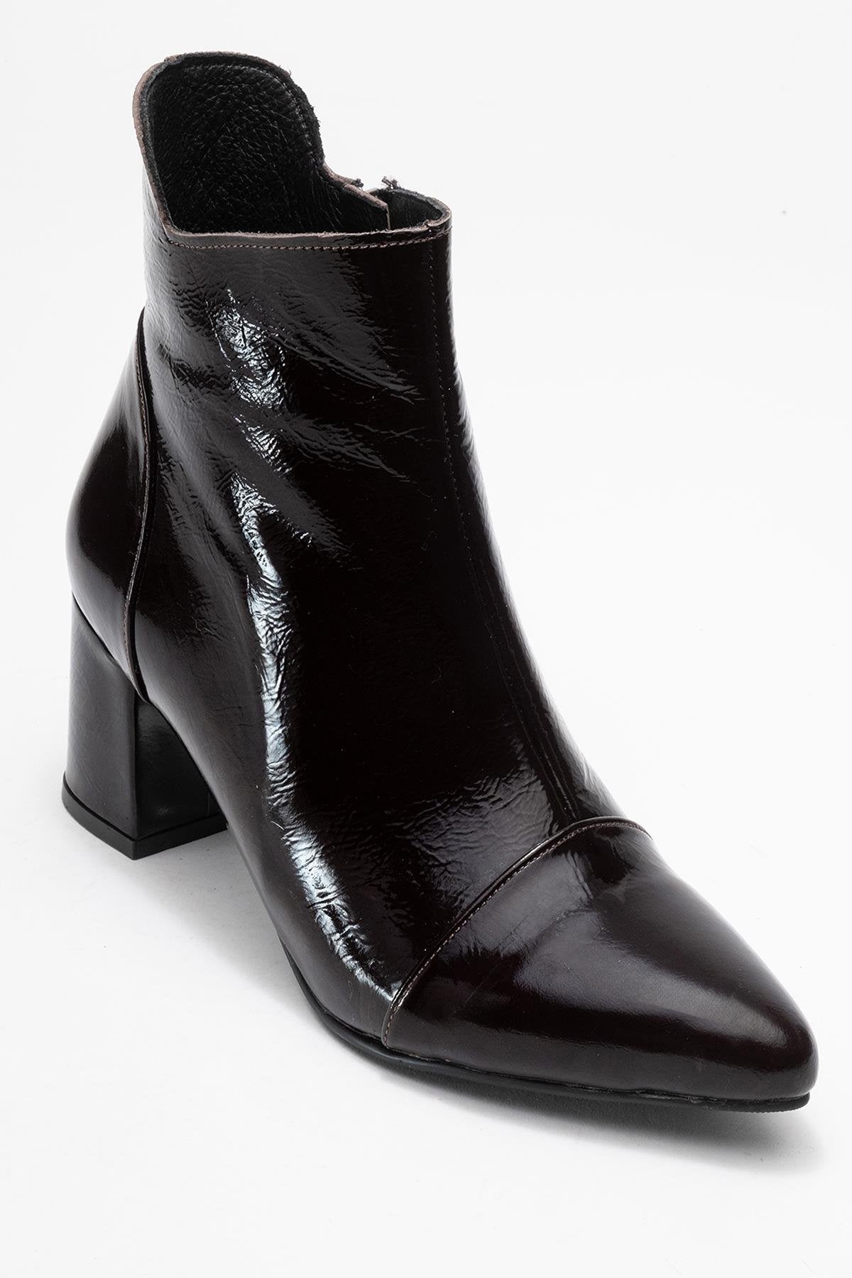 Gael - Bota de tacón de bloque de cuero acharolado marrón oscuro (mujer)