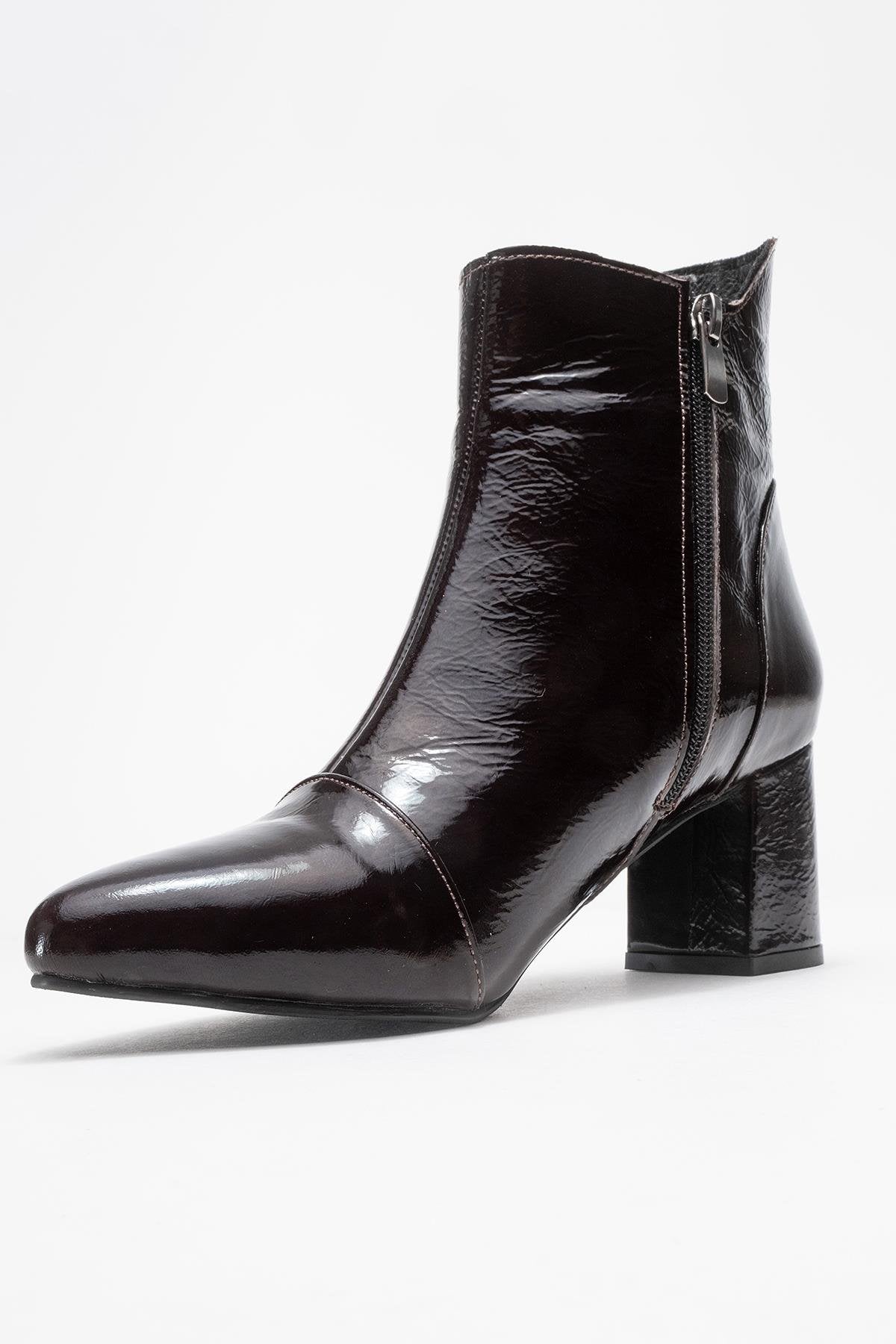 Gael - Bota de tacón de bloque de cuero acharolado marrón oscuro (mujer)