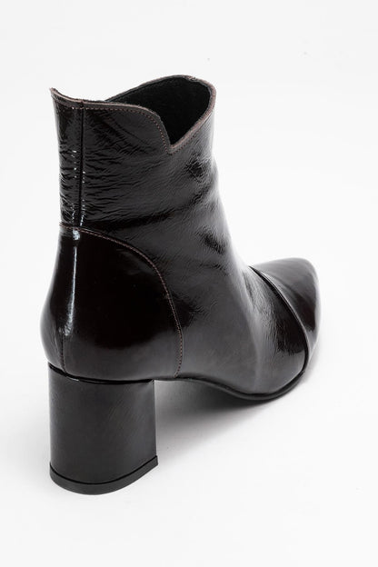 Gael - Bota de tacón de bloque de cuero acharolado marrón oscuro (mujer)