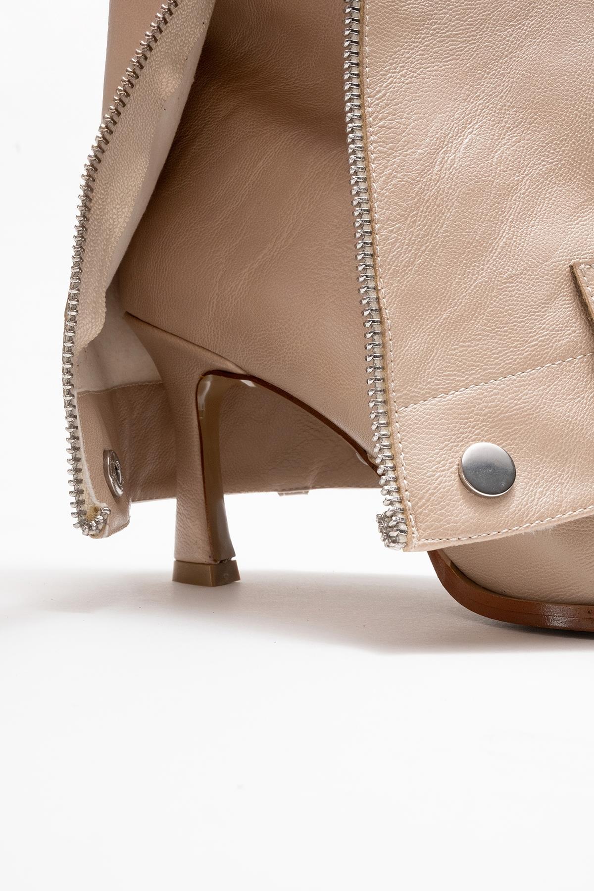 Lola - Botín de tacón puntiagudo con cremallera color beige (Mujer)