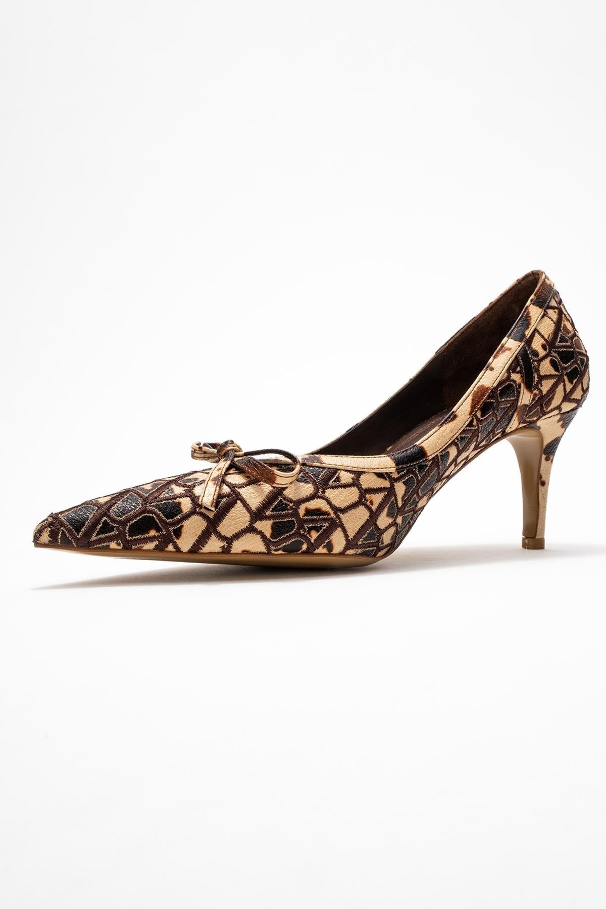 Camden - Zapato de salón con lazo y puntera abierta con estampado beige (Mujer)