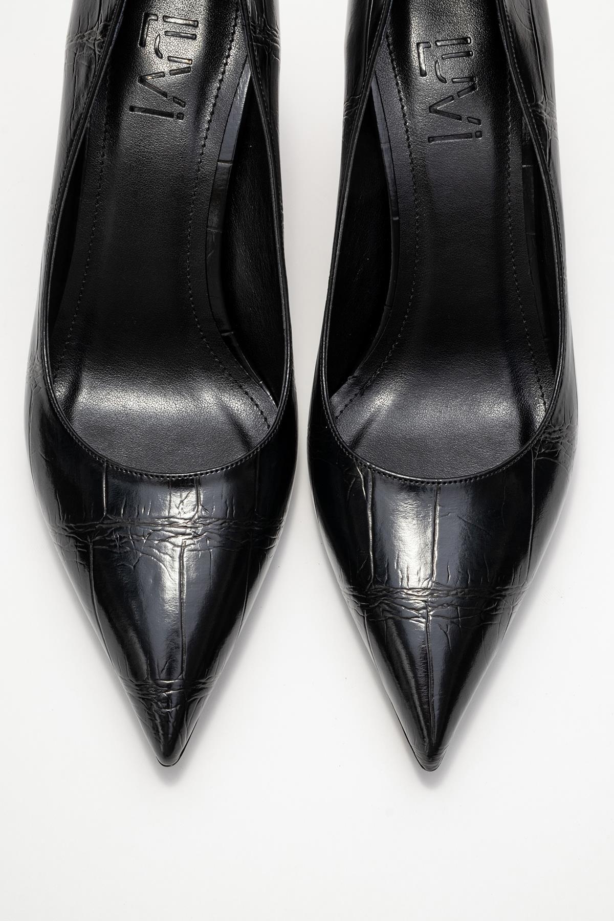Puera - Zapatos de tacón de cuña estampados en negro con punta en pico (Mujer)