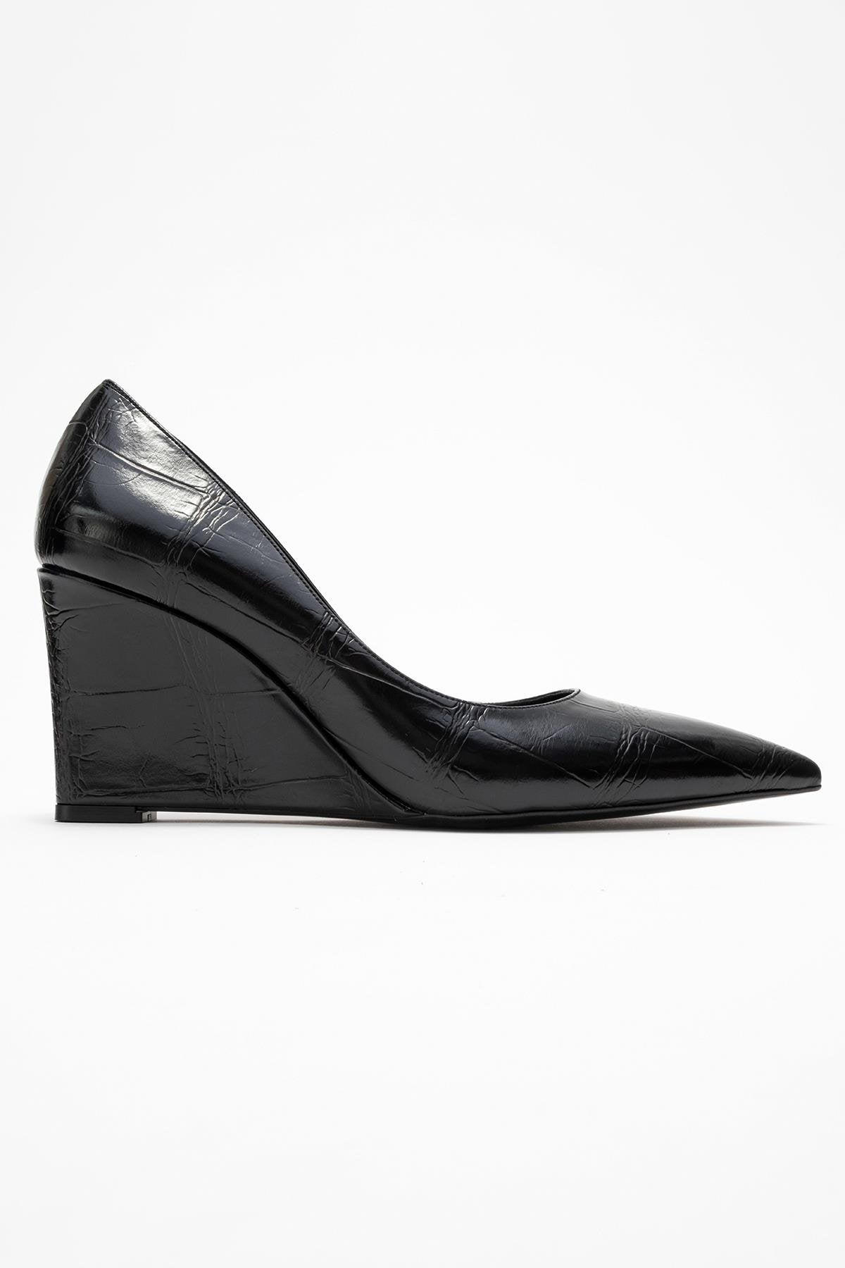 Puera - Zapatos de tacón de cuña estampados en negro con punta en pico (Mujer)