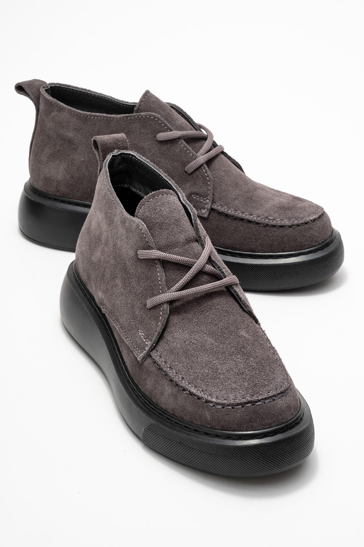 Lilya - Bota Chukka de ante gris (mujer)