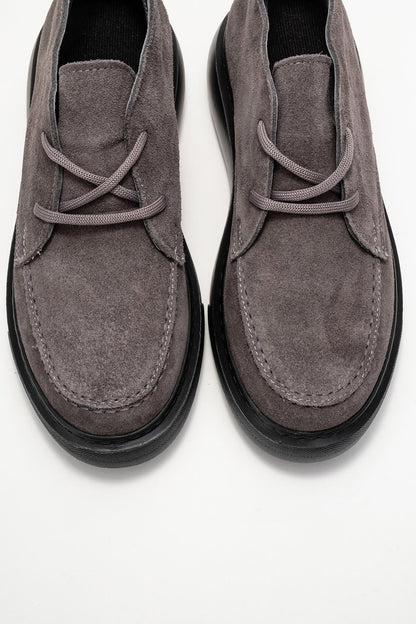 Lilya - Bota Chukka de ante gris (mujer)