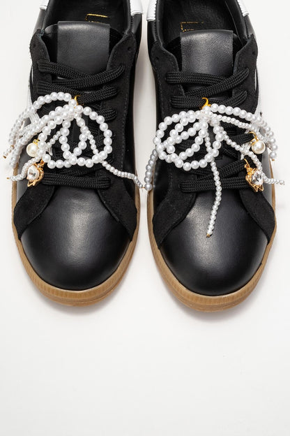 Taren - Zapatillas de cuero negro con hebilla de perlas (mujer)