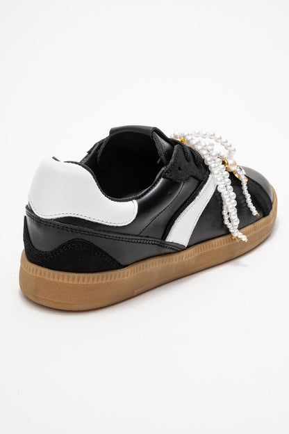Taren - Zapatillas de cuero negro con hebilla de perlas (mujer)