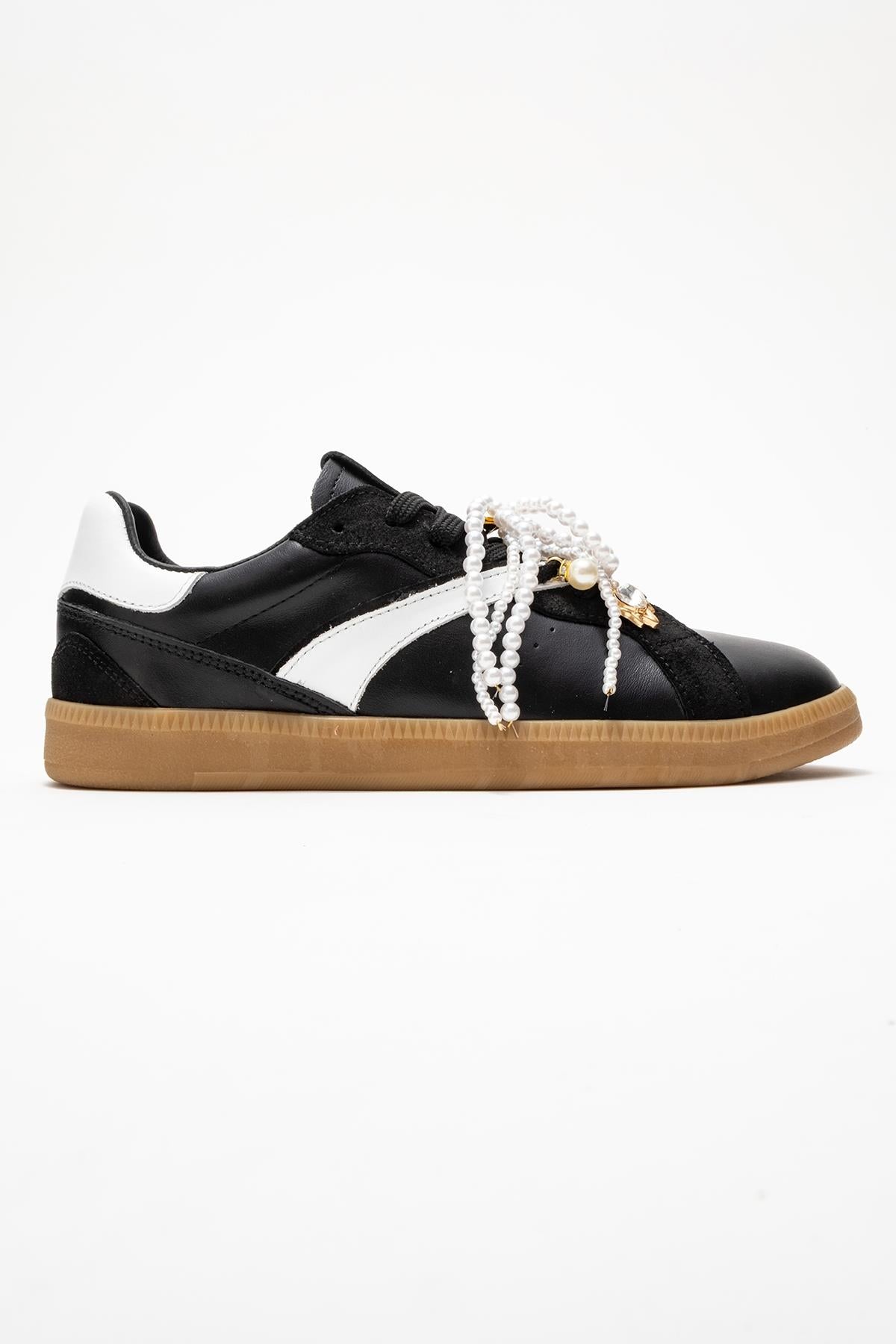 Taren - Zapatillas de cuero negro con hebilla de perlas (mujer)