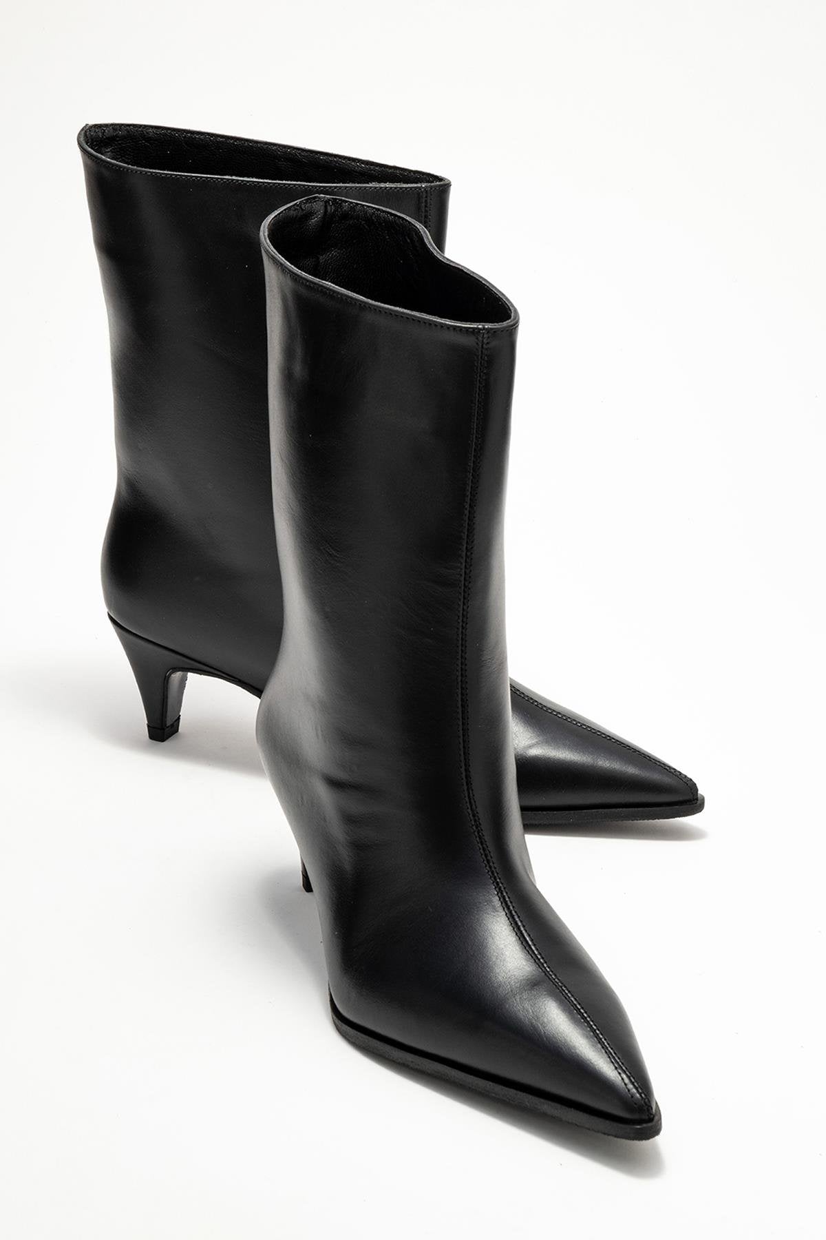 Aleo - Bota de cuero negro con puntera en punta (mujer)