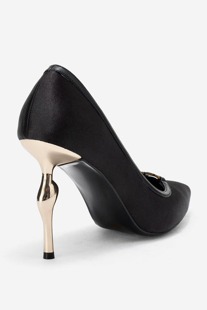 Milos - Zapatilla de tacón de aguja con punta y hebilla de satén negro (Mujer)
