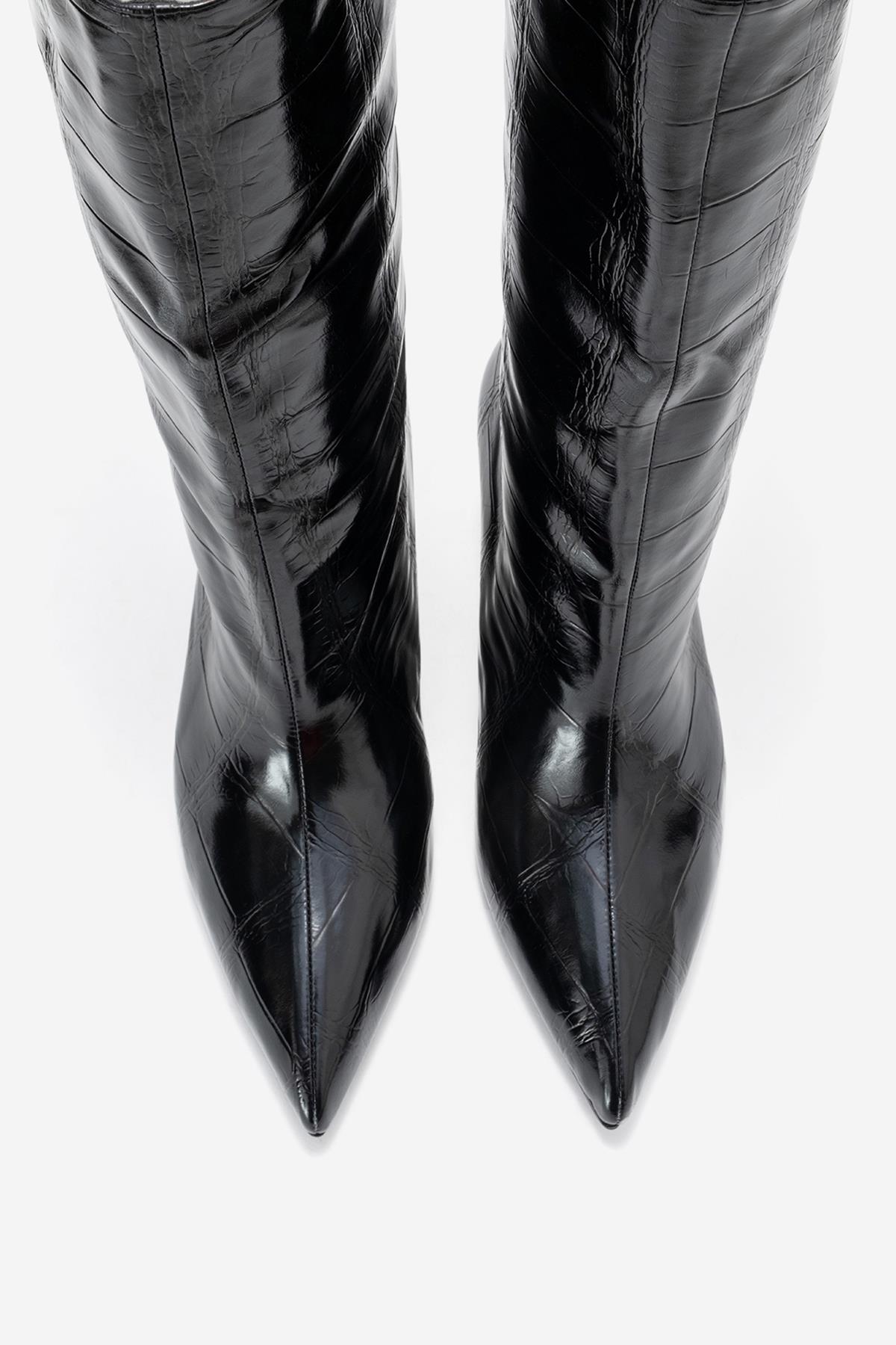 Crow - Bota de tacón con punta en relieve negro (Mujer)