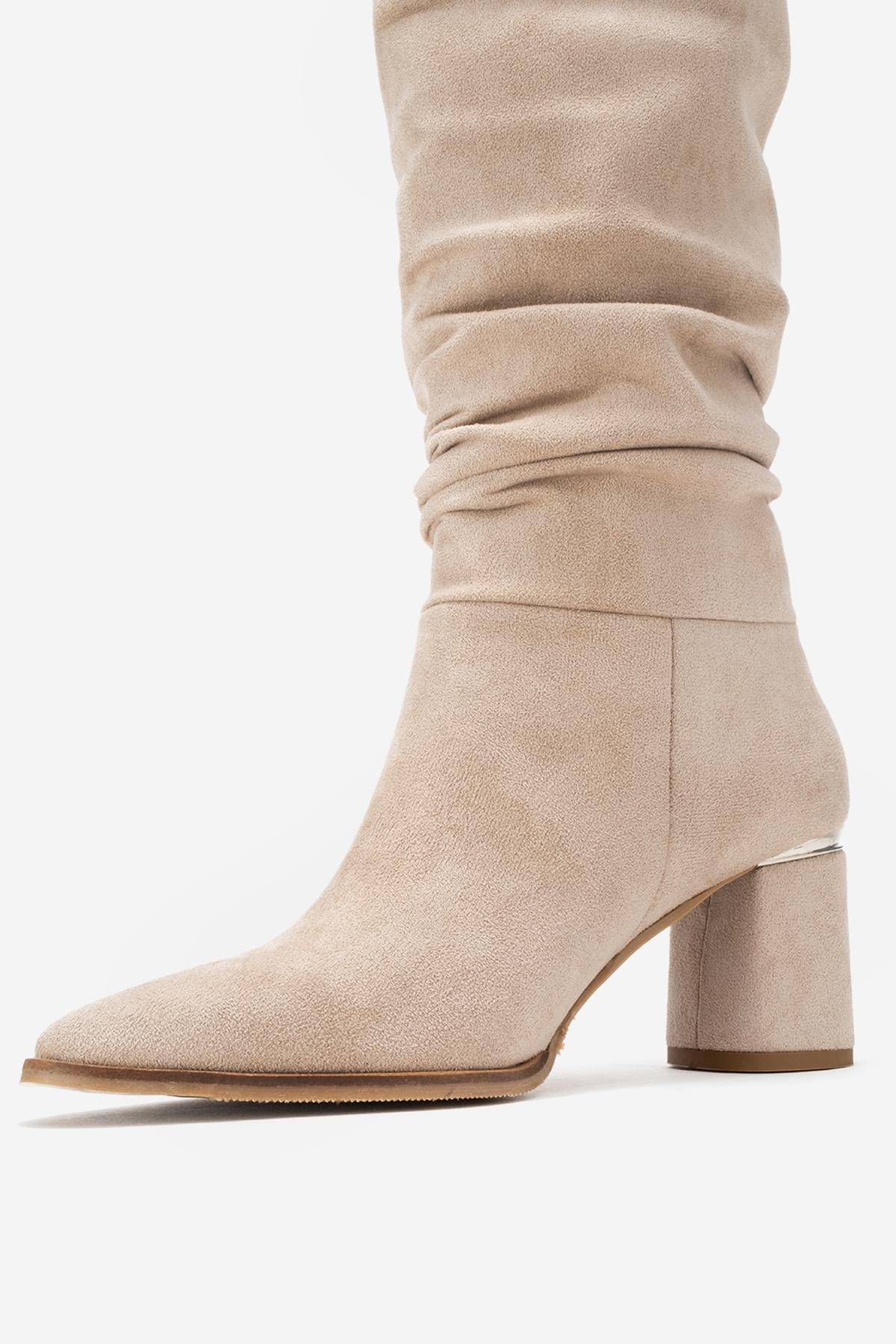 120 - Bota alta de tacón ancho de ante color beige (mujer)