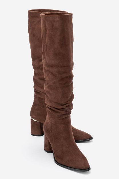 120 - Bota alta de tacón de bloque de ante marrón (mujer)