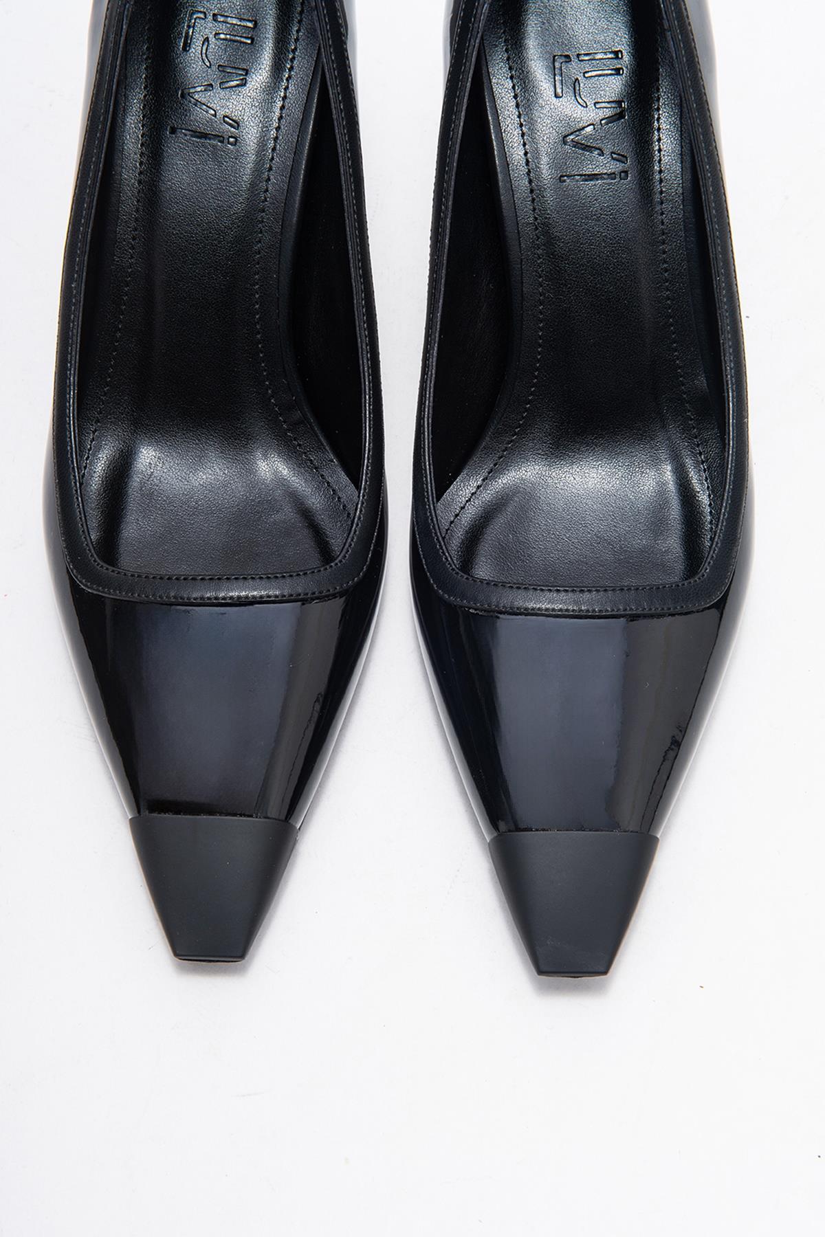 Rona - Zapatilla de tacón de punta fina de charol negro (Mujer)