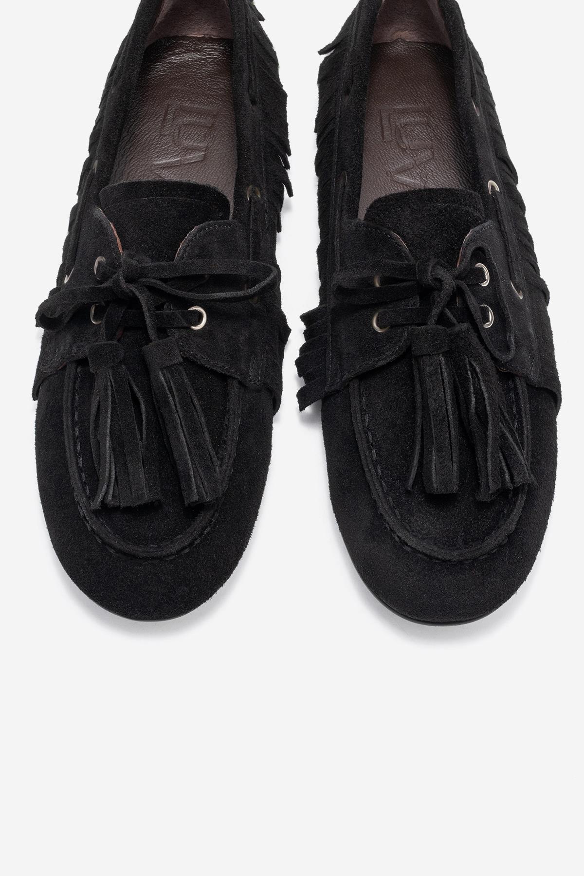 Fenora - Mocasín de cuero de ante negro con borlas (mujer)