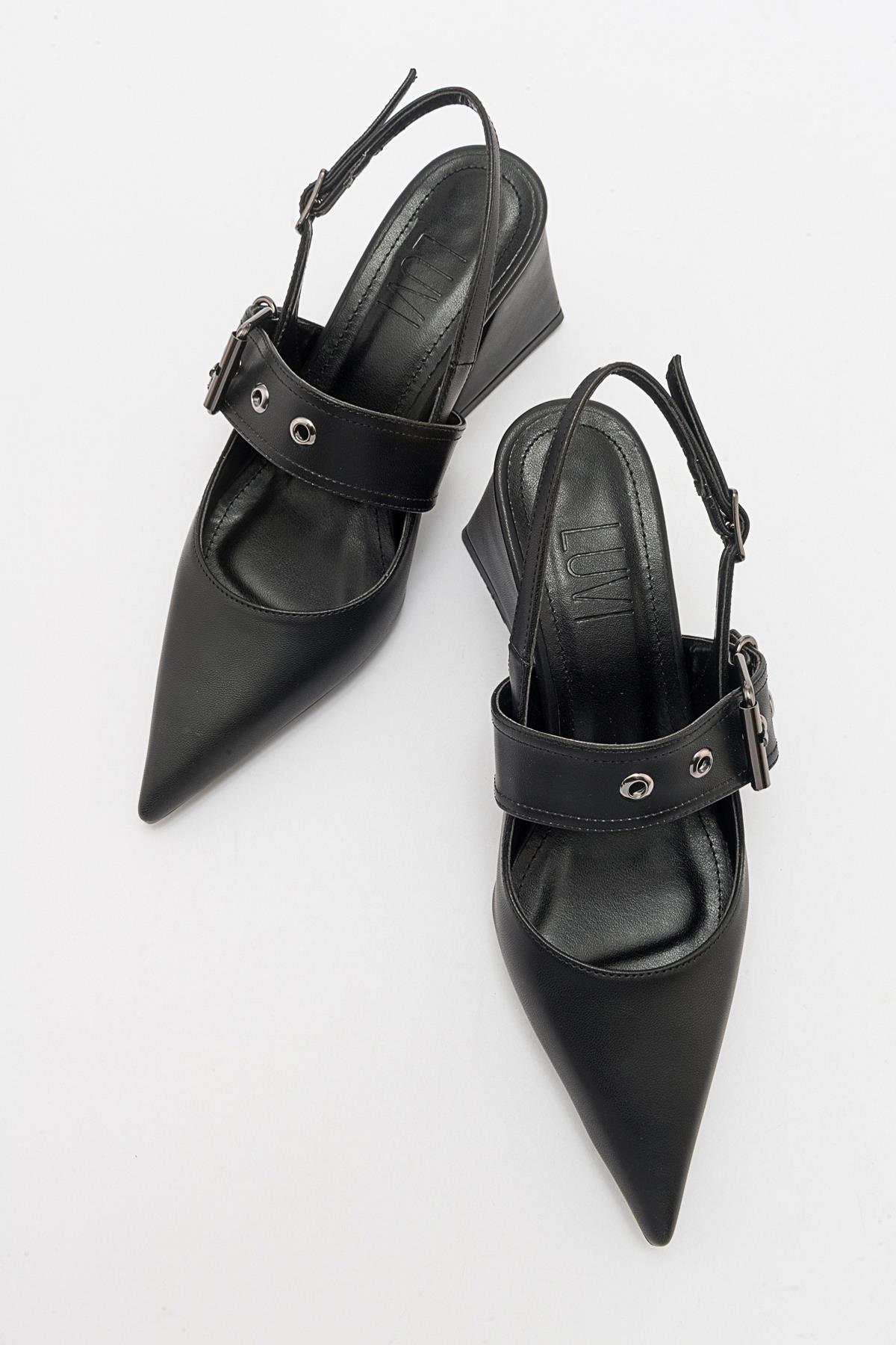 Nepido - Zapatos de tacón de bloque con punta en pico negros (Mujer)