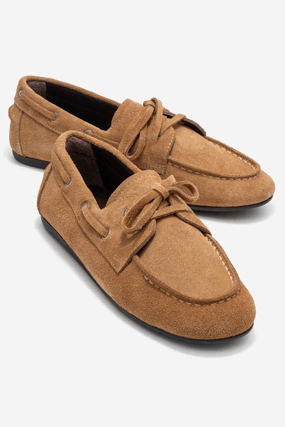 Serelis - Mocasín de cuero de gamuza coñac con cordones (Mujer)