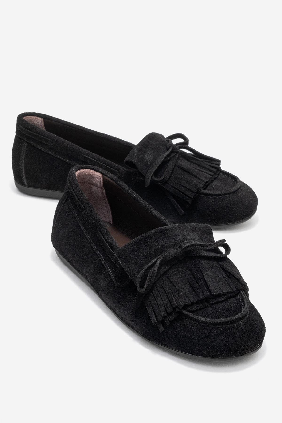 Axeli - Mocasín de cuero de gamuza negro con borlas (Mujer)