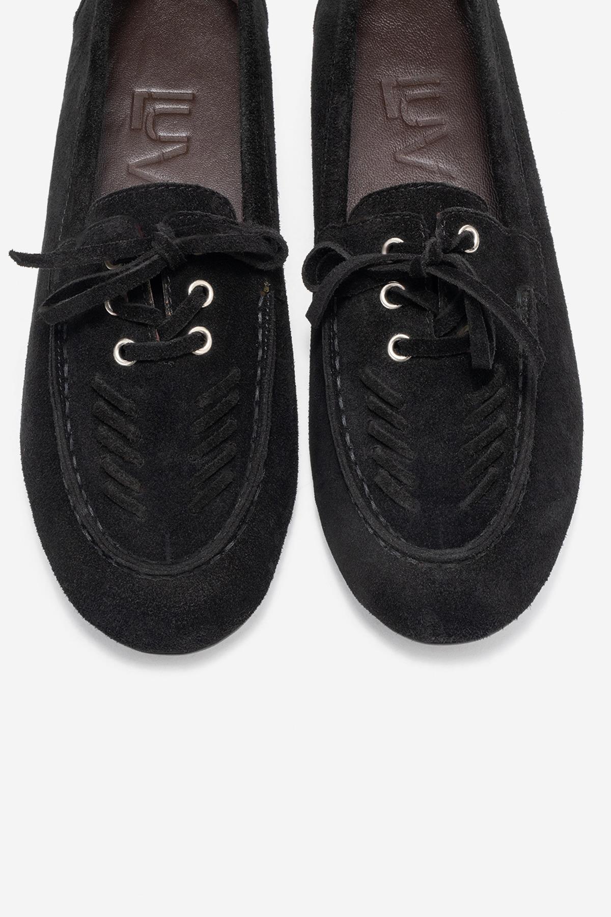 Lorven - Mocasín de cuero de ante negro con cordones (Mujer)