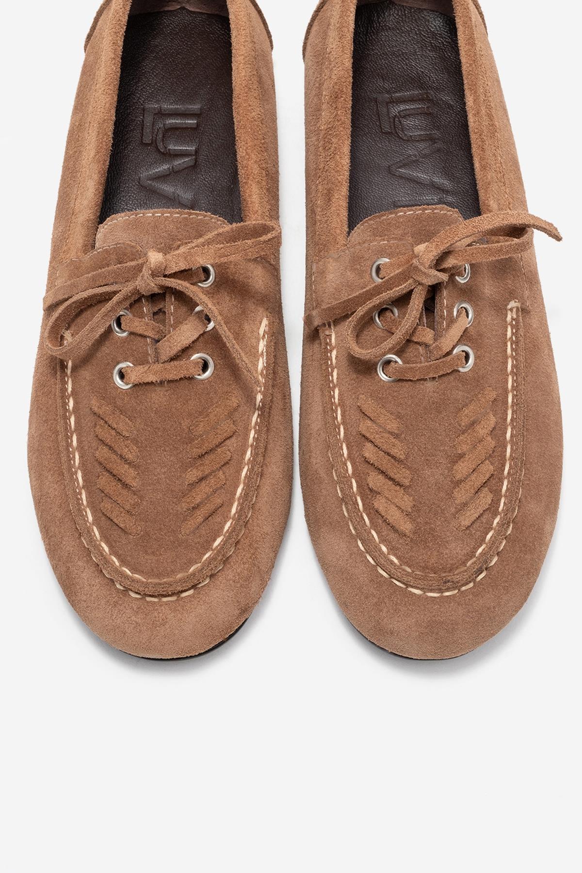 Lorven - Mocasín de cuero de ante color coñac con cordones (Mujer)