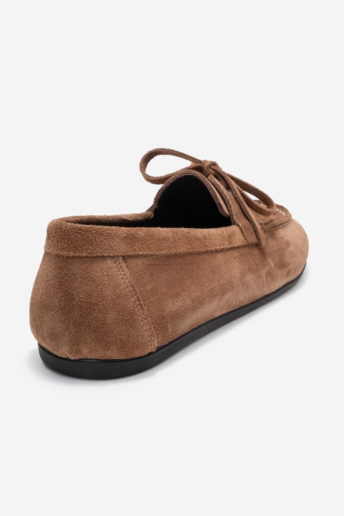 Lorven - Mocasín de cuero de ante color coñac con cordones (Mujer)