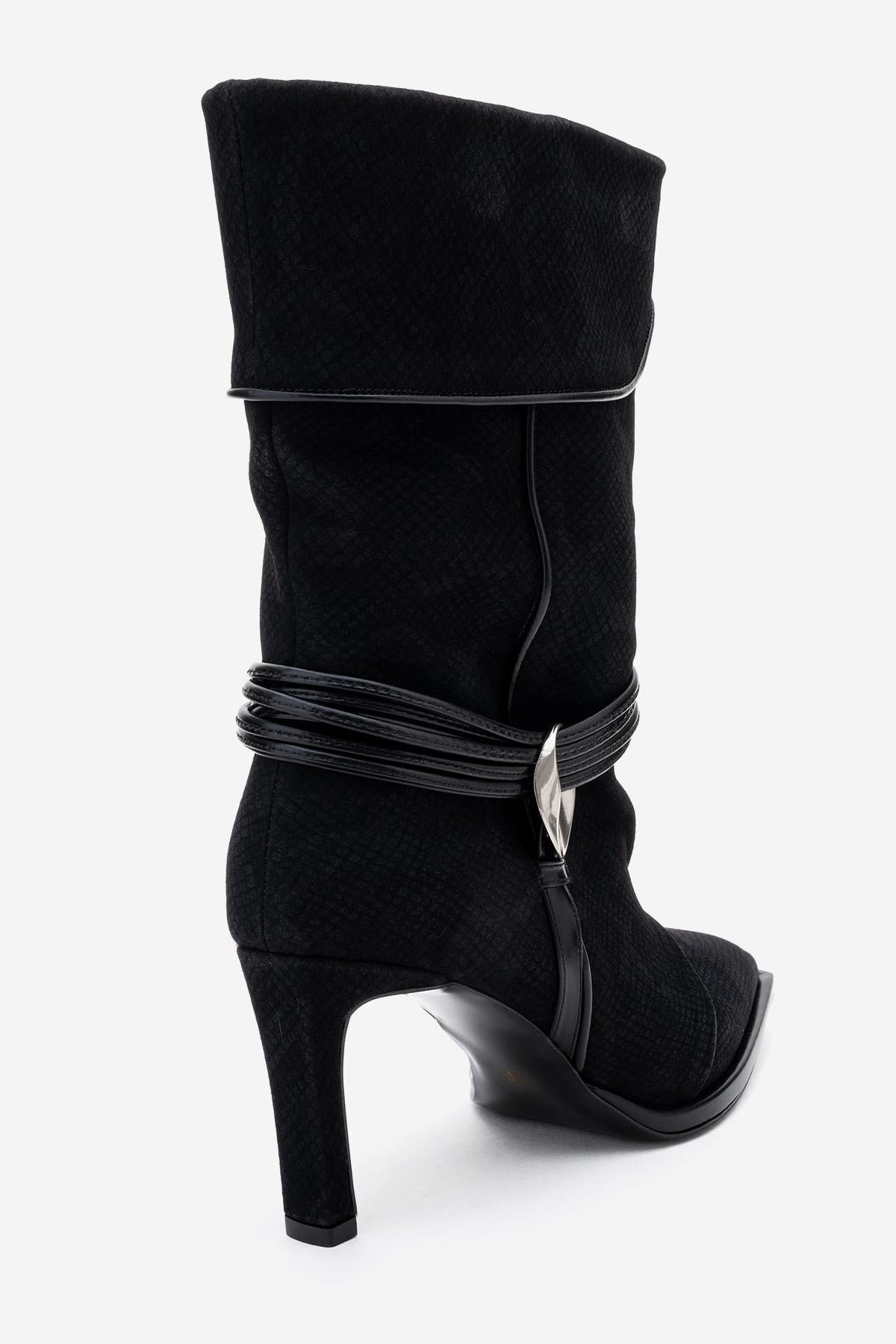 Myra - Bota Gofrada Piel de Serpiente Negra (Mujer)