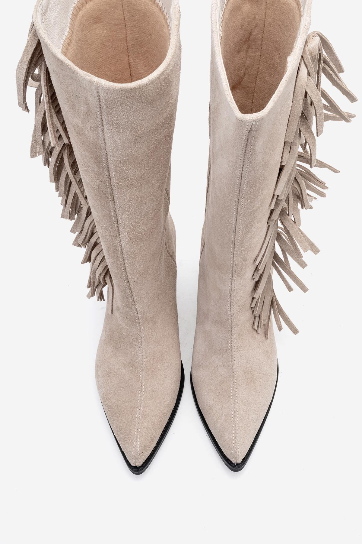 Orlo - Bota vaquera con flecos de piel de ante color beis (mujer)
