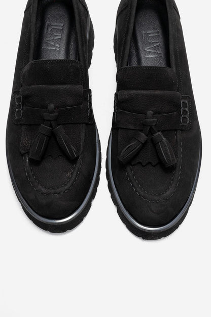 Mocasín Poen de gamuza negra con borlas (mujer)