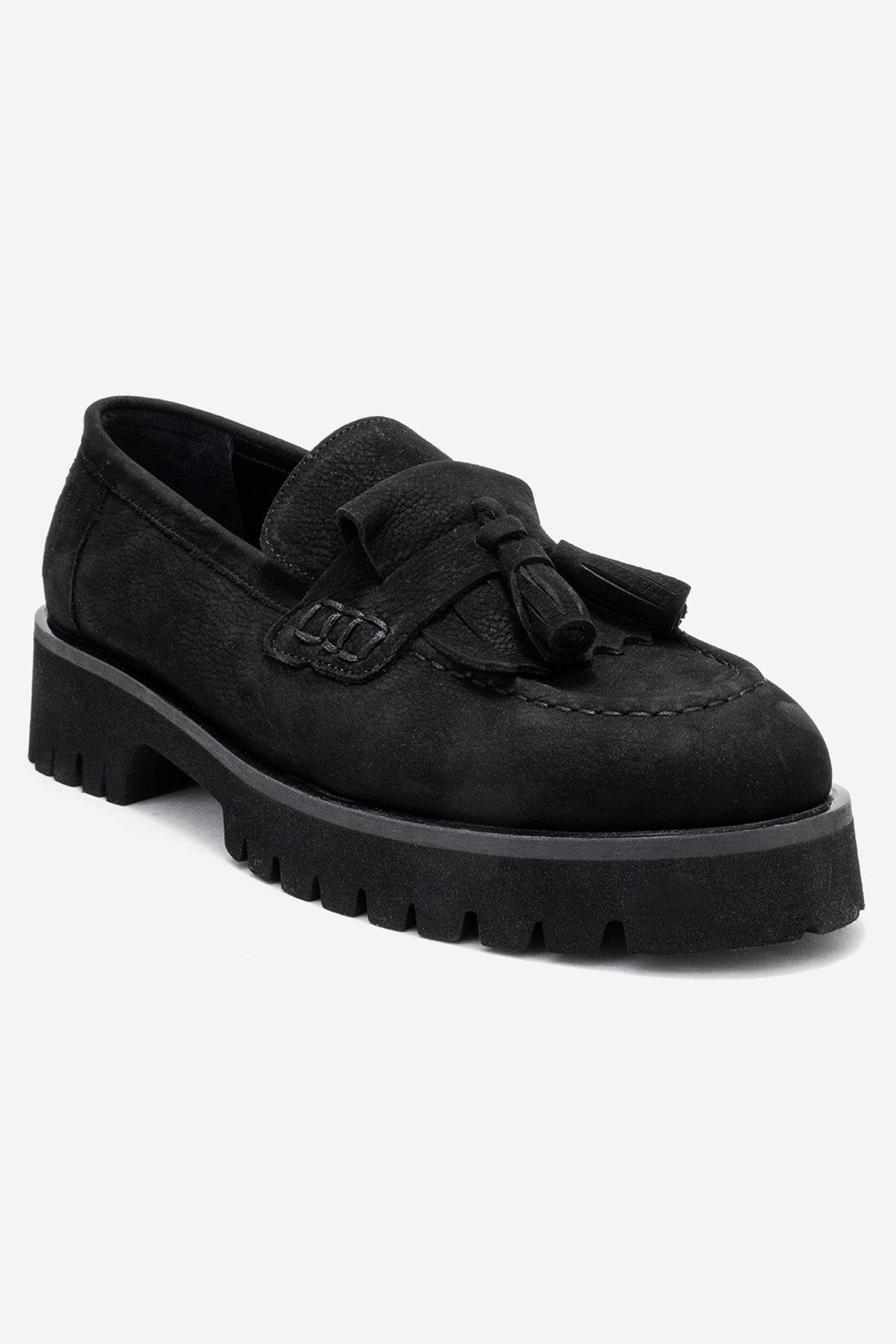 Mocasín Poen de gamuza negra con borlas (mujer)