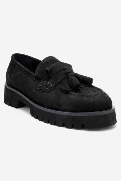 Mocasín Poen de gamuza negra con borlas (mujer)
