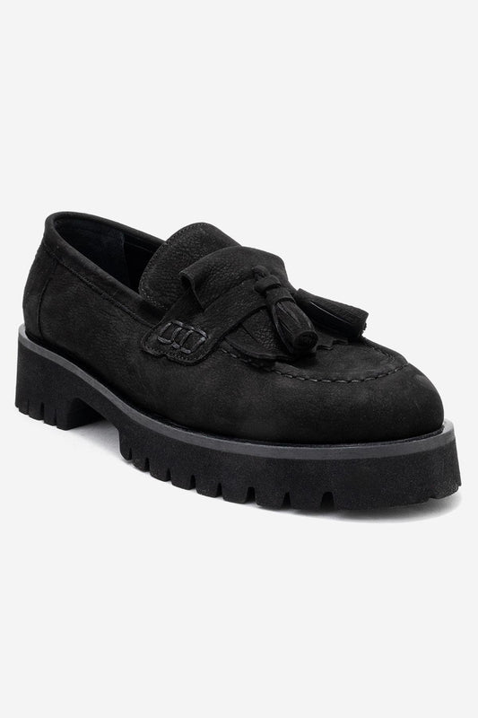Mocasín Poen de gamuza negra con borlas (mujer)