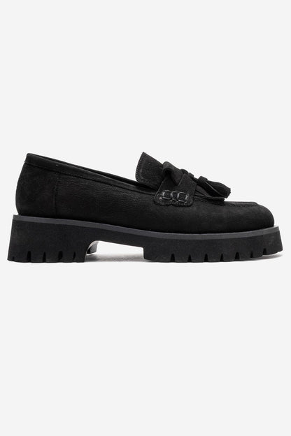Mocasín Poen de gamuza negra con borlas (mujer)