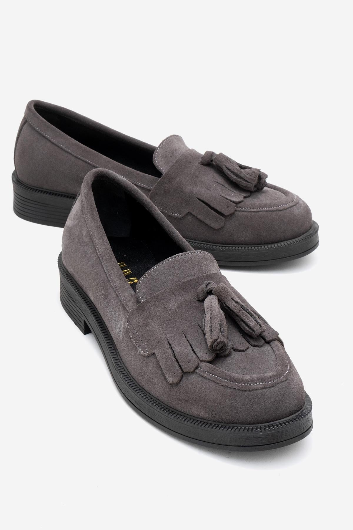 Milly - Mocasines de borlas de cuero de ante gris