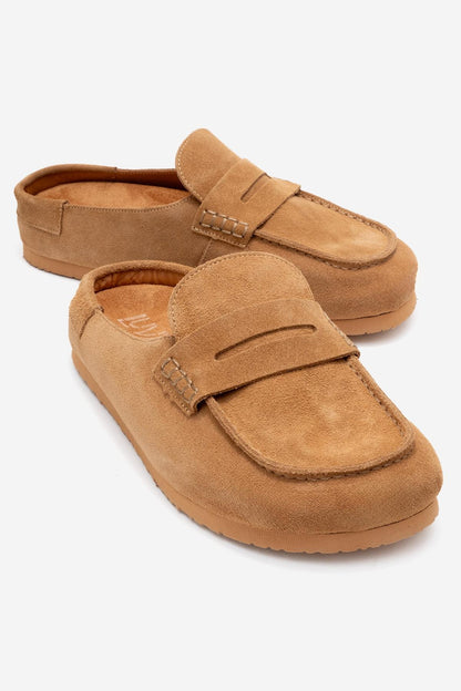 Priva - Mules sin cordones de cuero genuino de ante color topo (Mujer)