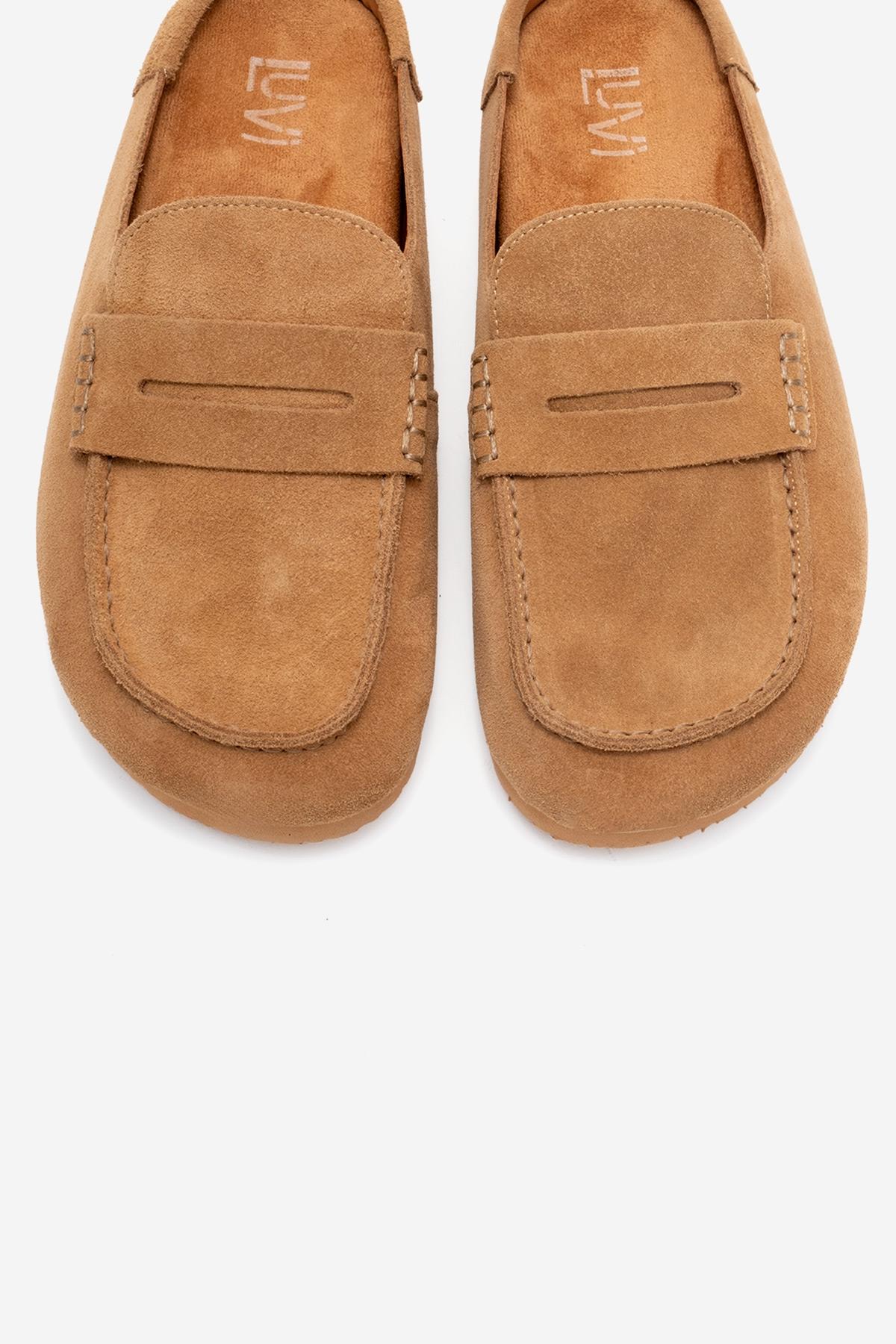 Priva - Mules sin cordones de cuero genuino de ante color topo (Mujer)