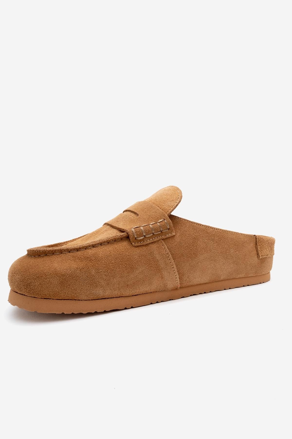 Priva - Mules sin cordones de cuero genuino de ante color topo (Mujer)