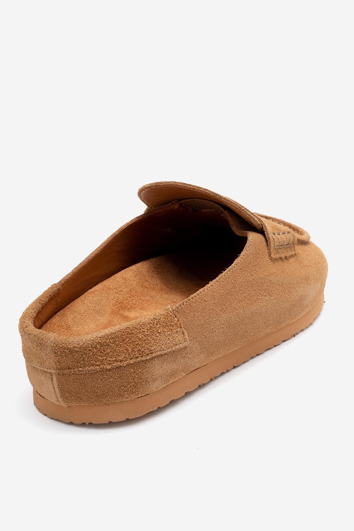 Priva - Mules sin cordones de cuero genuino de ante color topo (Mujer)