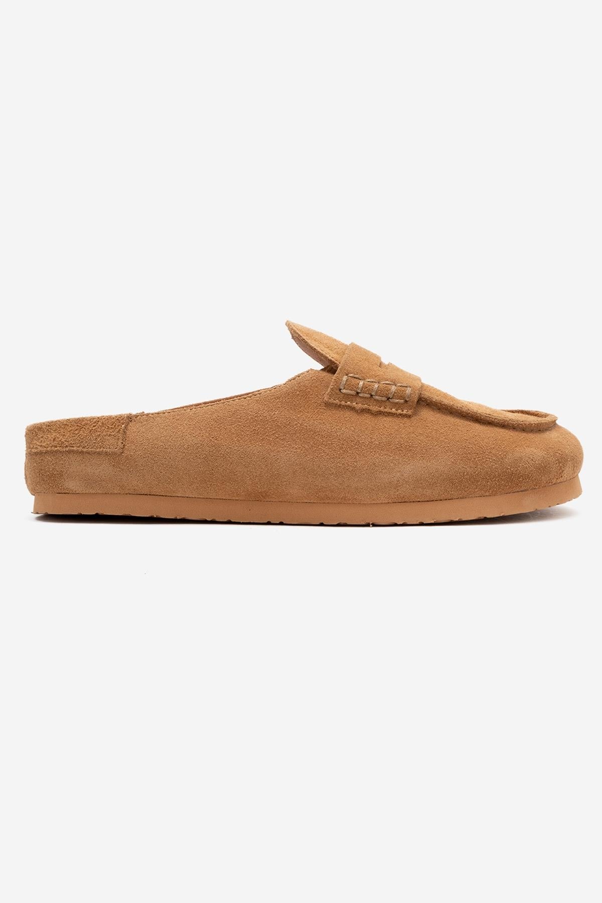 Priva - Mules sin cordones de cuero genuino de ante color topo (Mujer)