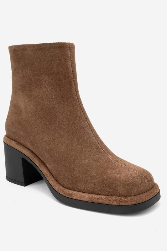 Junae - Bota de tacón de bloque de cuero de ante color coñac (Mujer)