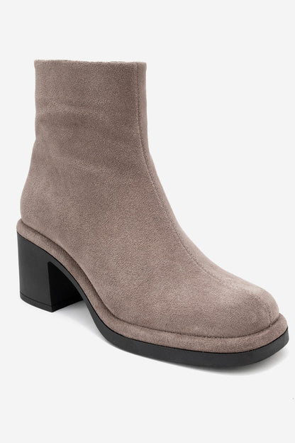 Bota con tacón bloque de gamuza color topo Junae (Mujer)