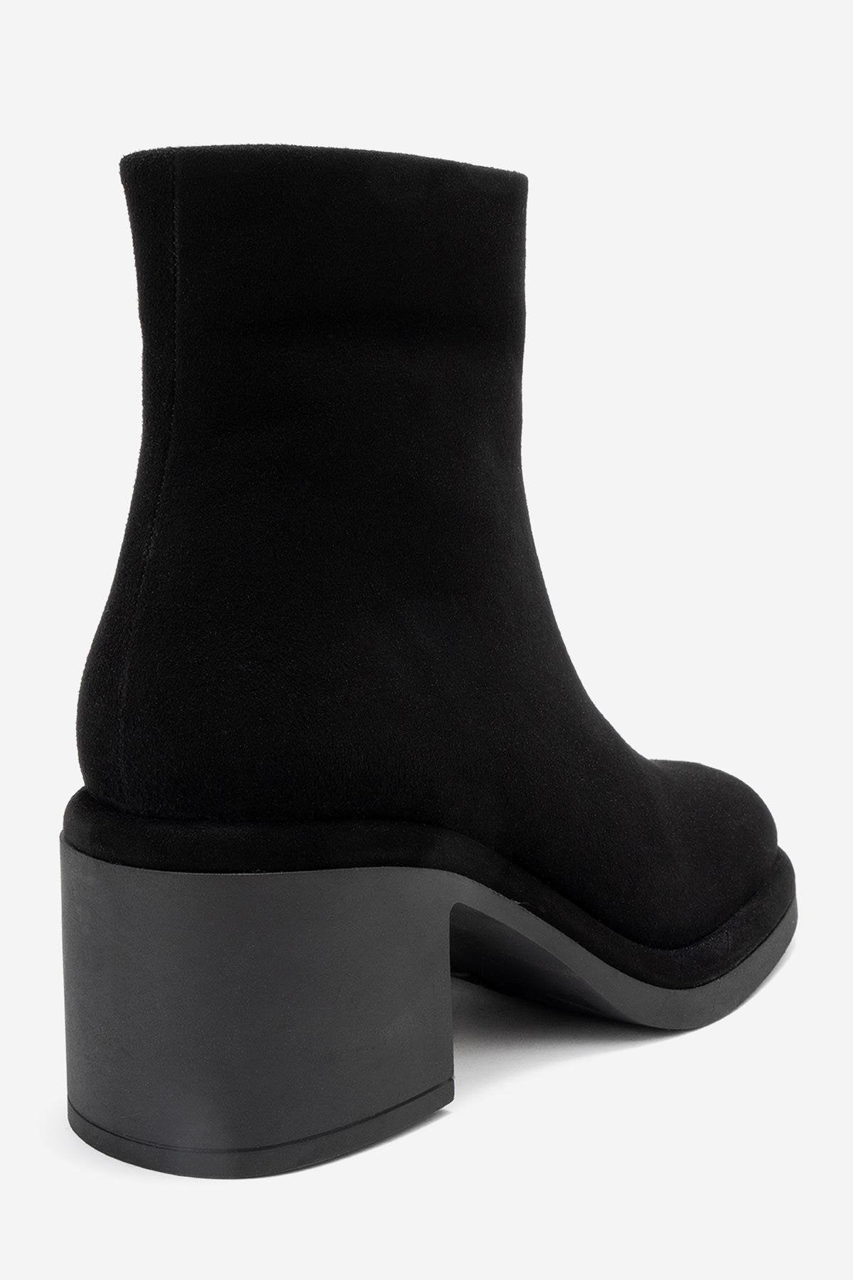 Junae - Bota de tacón de bloque de cuero de ante negro (Mujer)