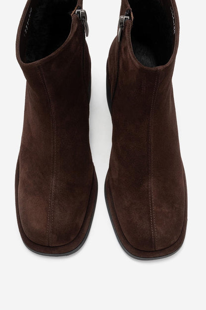 Junae - Bota de tacón cuadrado de cuero de ante marrón (Mujer)
