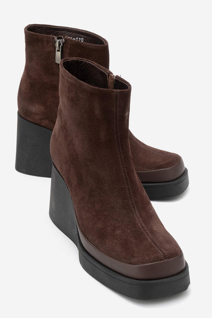Livia - Bota de cuña de cuero de gamuza marrón (mujer)