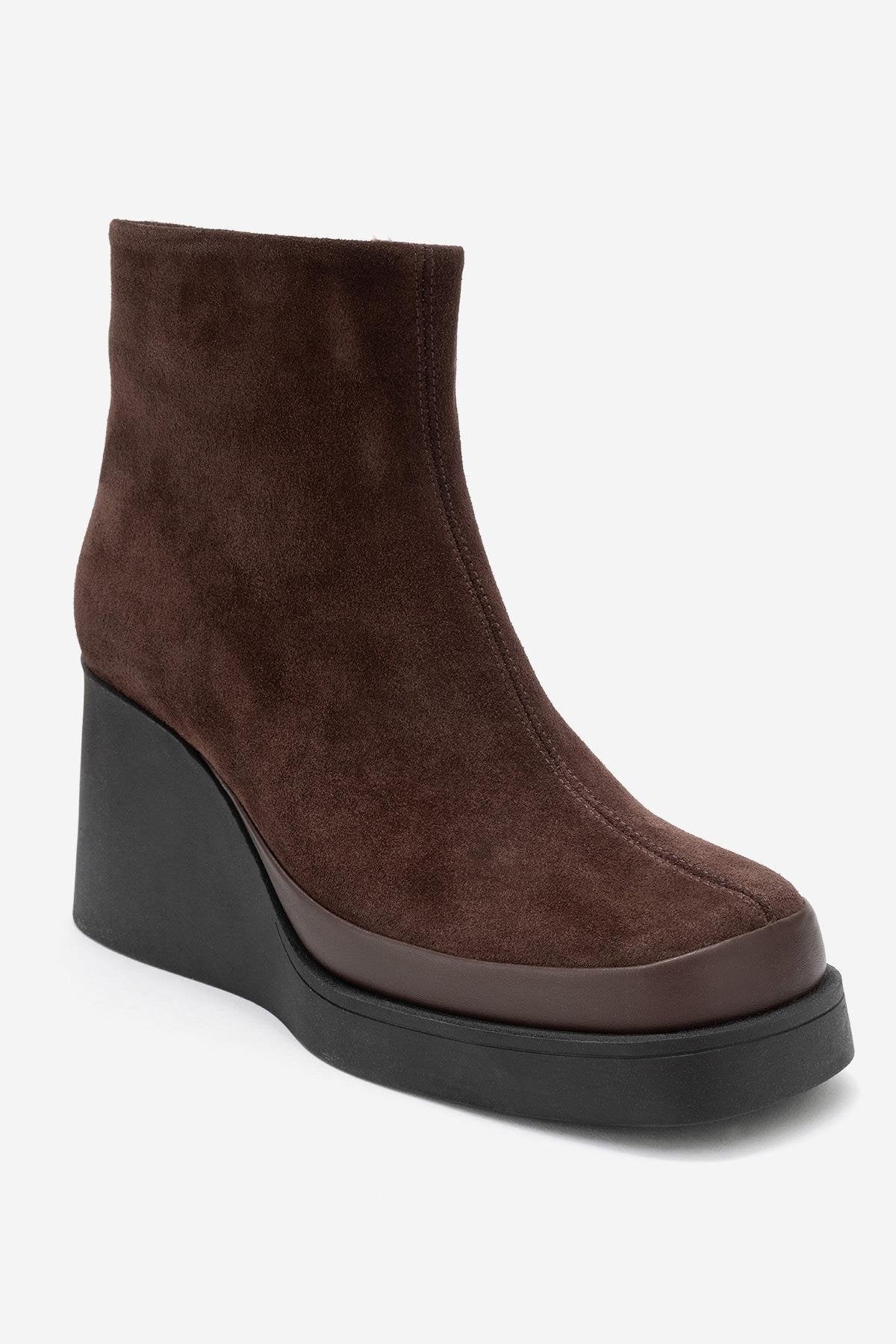 Livia - Bota de cuña de cuero de gamuza marrón (mujer)