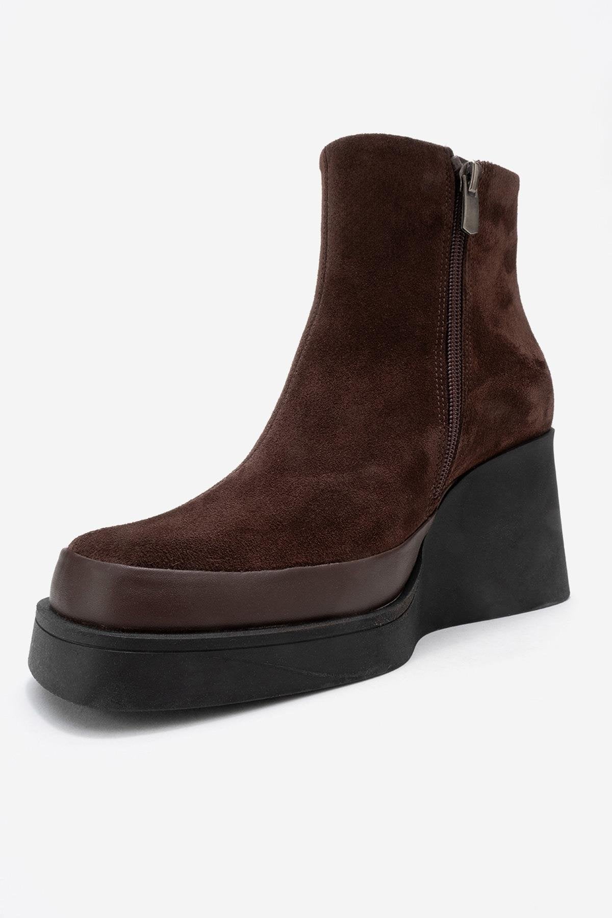 Livia - Bota de cuña de cuero de gamuza marrón (mujer)