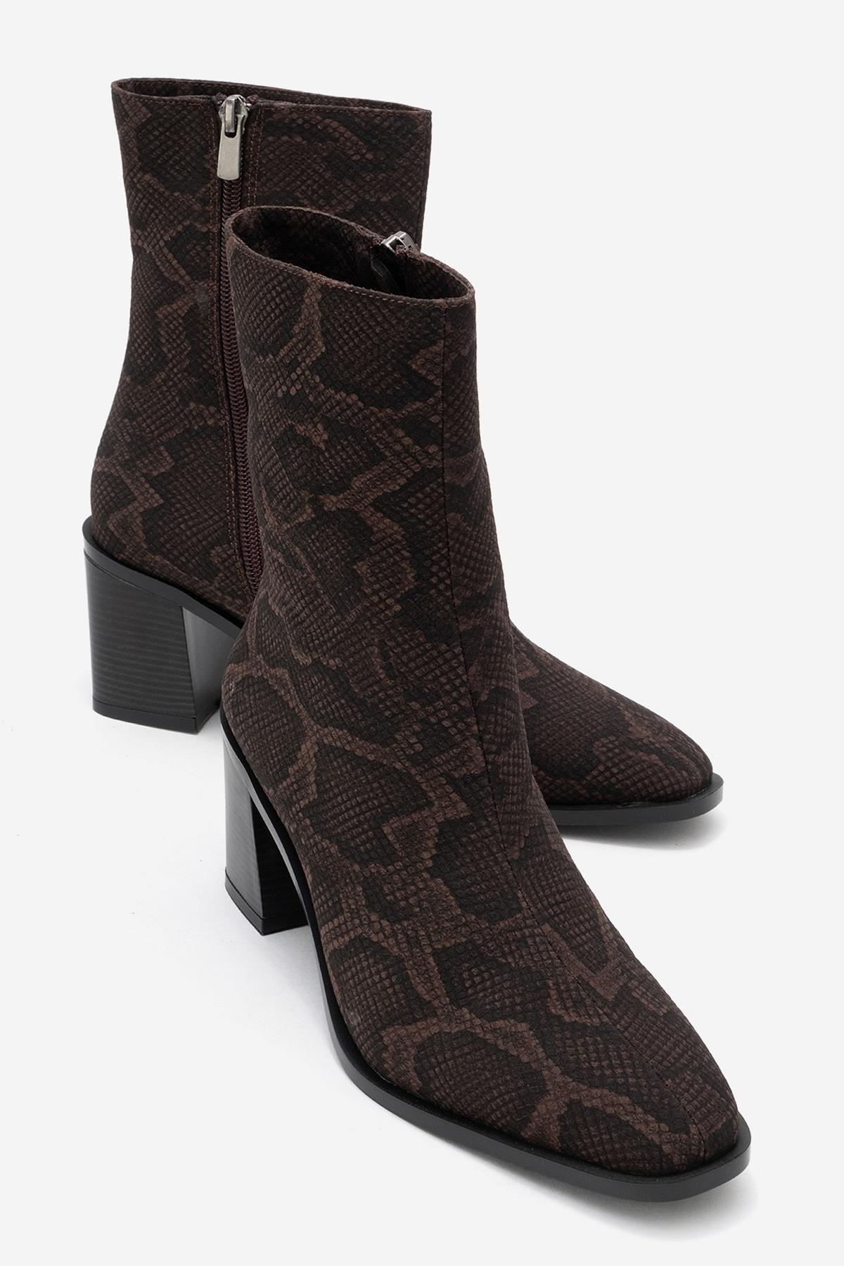 Chara - Bota con tacón de bloque y patrón marrón (Mujer)