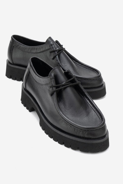 Talia - Mocasín de Cuero Negro con Cordones (Mujer)