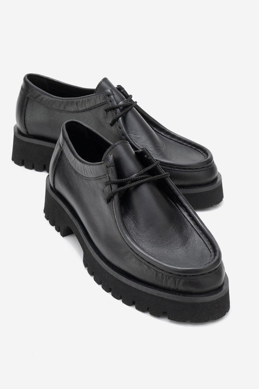 Talia - Mocasín de Cuero Negro con Cordones (Mujer)