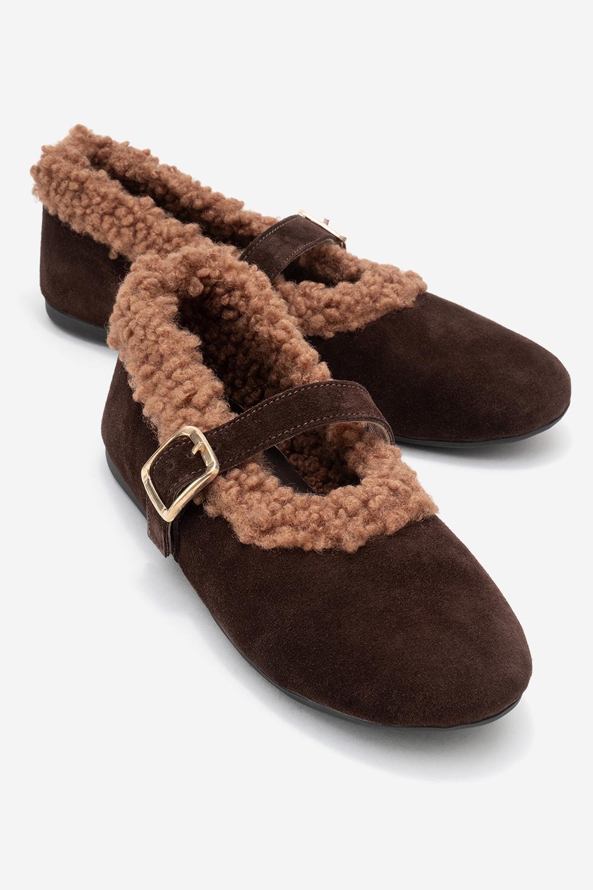 Guin - Zapato plano de cuero de ante marrón (mujer)