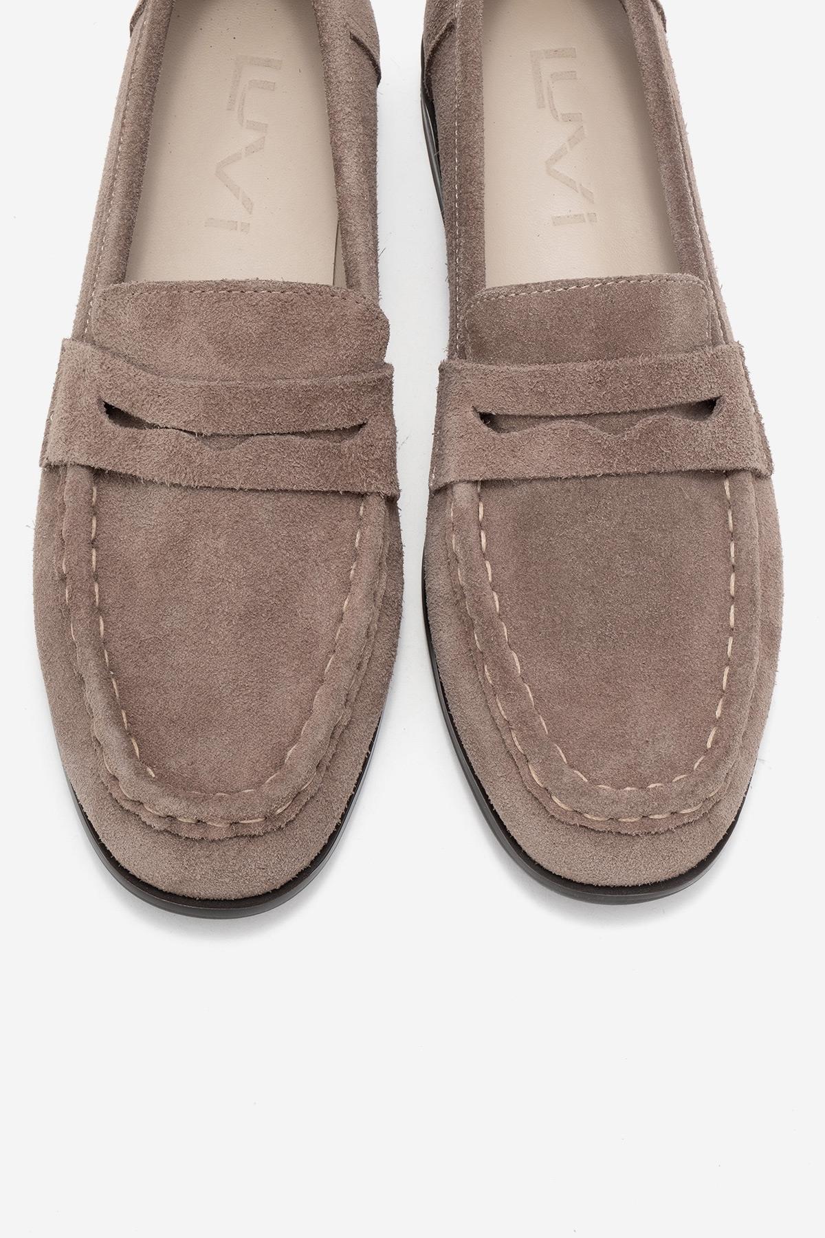 Valia - Mocasín de cuero de ante color topo (mujer)